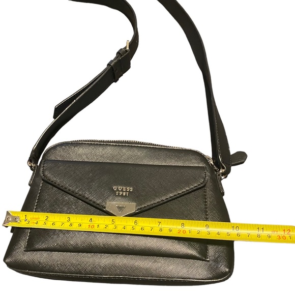 NWOT Guess Purse - Picture 7 of 9